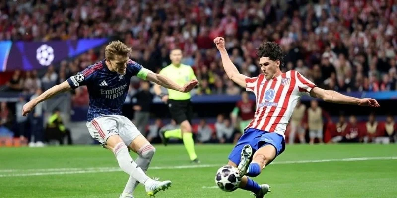 Giải đấu được cải tiến nhiều lần trước khi lấy tên Champions League